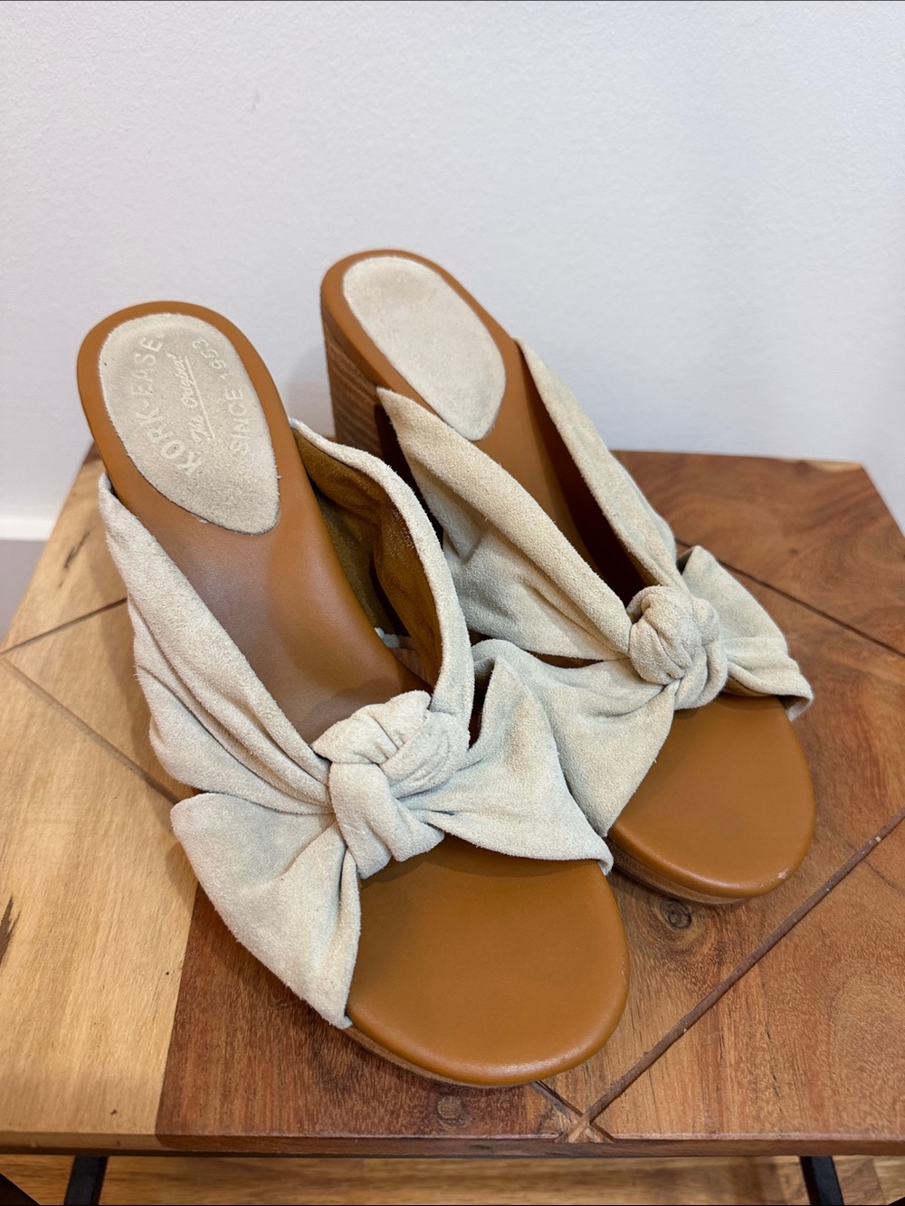 Kork-Ease Knot Front Cream Suede Wedge Sandals, 9
